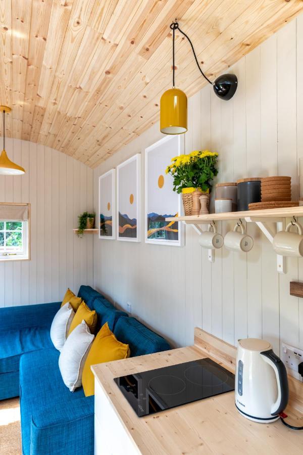 Enchanting Tiny House With Wood Burner And Hot Tub In Cairngorms 巴拉特 外观 照片
