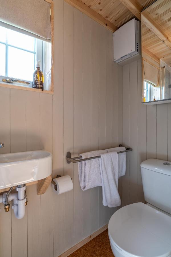 Enchanting Tiny House With Wood Burner And Hot Tub In Cairngorms 巴拉特 外观 照片
