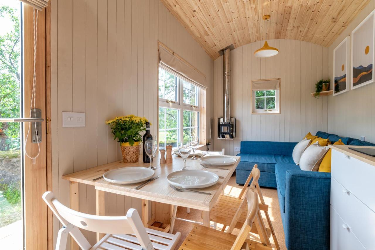 Enchanting Tiny House With Wood Burner And Hot Tub In Cairngorms 巴拉特 外观 照片