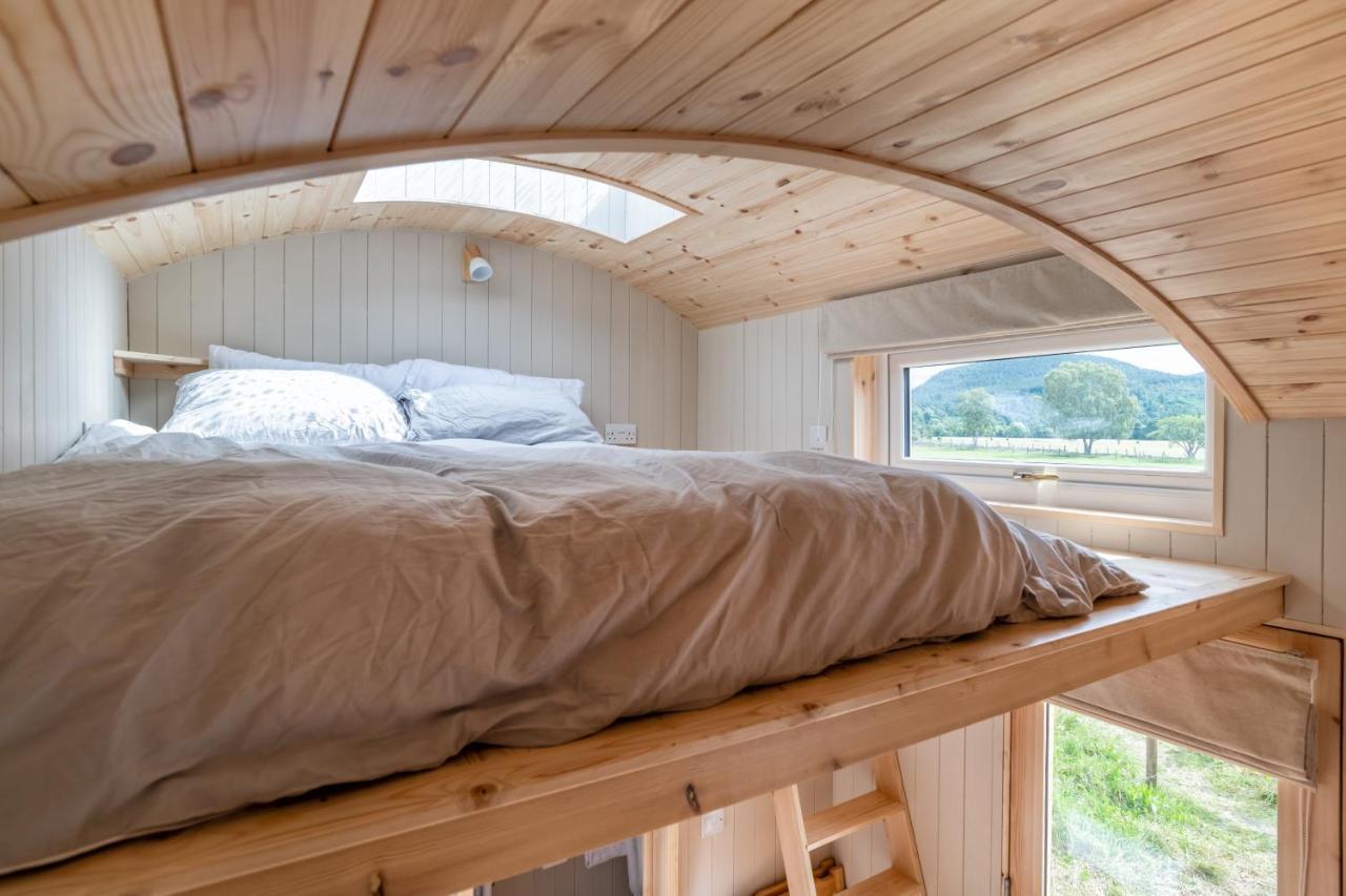 Enchanting Tiny House With Wood Burner And Hot Tub In Cairngorms 巴拉特 外观 照片